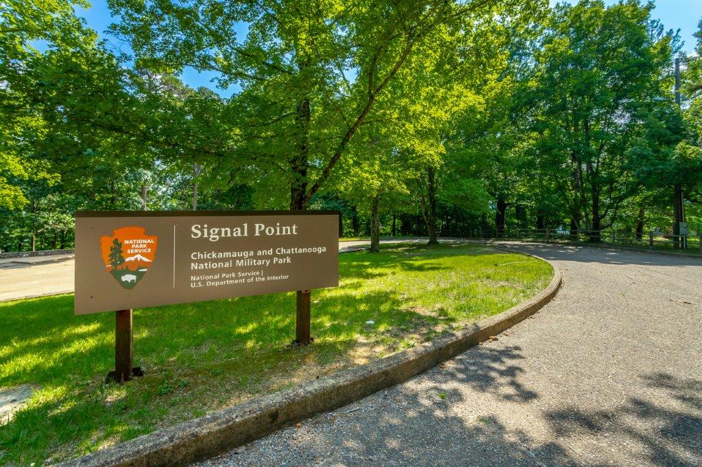 Photo of entrance to Signal Point on Signal Mountain. Brown National Parks sign