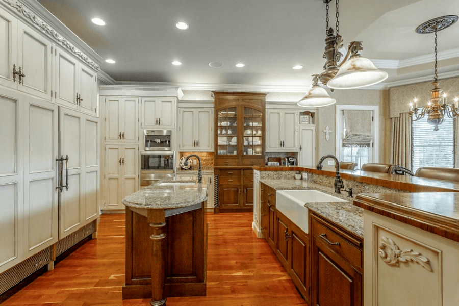 Row of Chattanooga Luxury Real Estate Picture of ornate luxury kitchen.