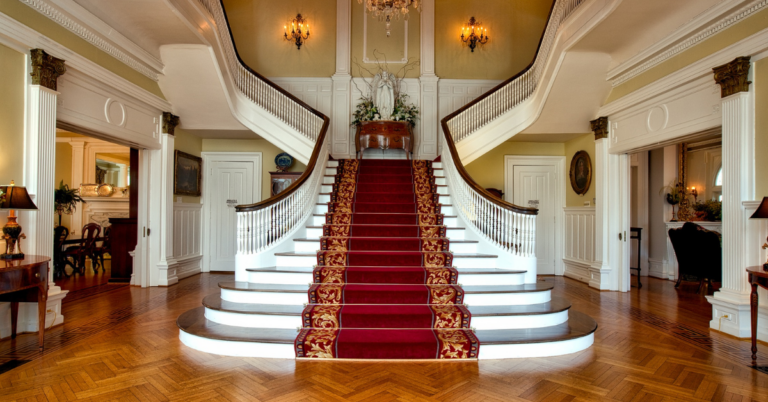The Importance of a Grand Entrance: Luxury Homes and Foyers
