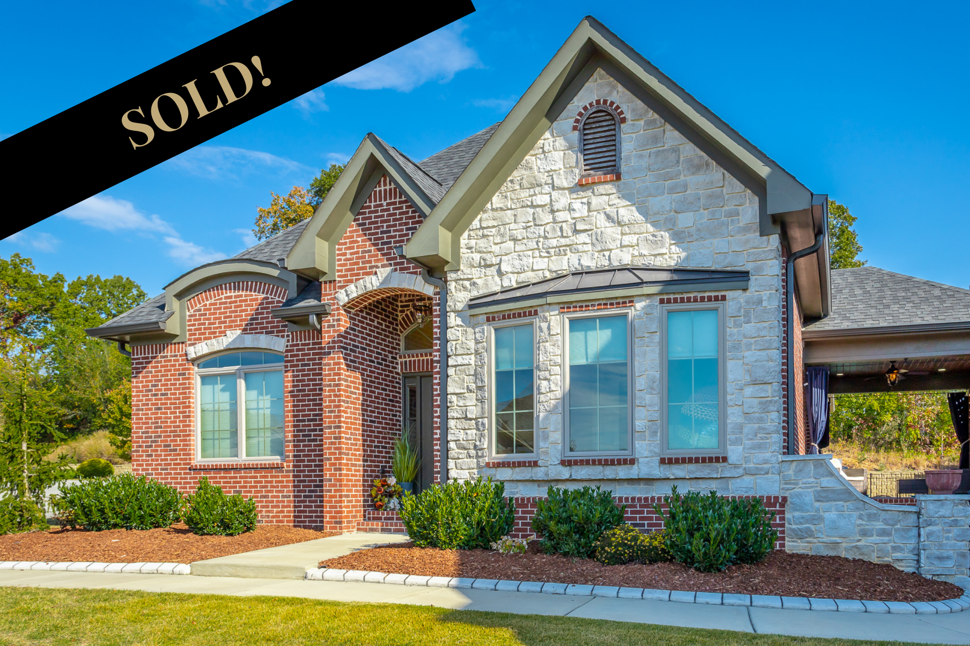 Sold Front of 2664 Copper Cove, home for sale in Ooltewah TN.  1 story brick home with white stone accent on right.  Front door is set in a a stoop.